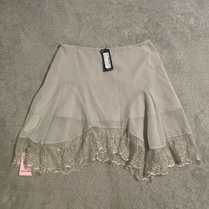 Pretty Little thing: light Gray Lace Hem A-Line Skirt